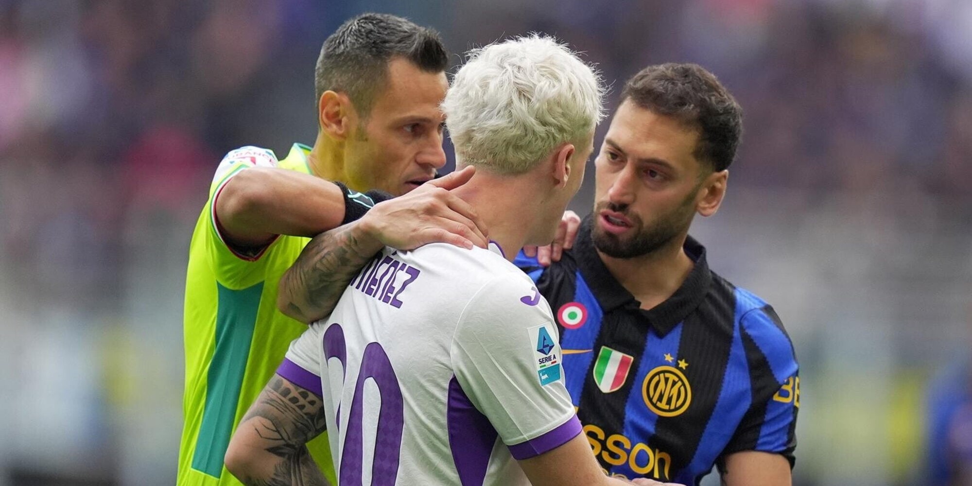 Il derby privato di Jimenez: uno contro 74.000
