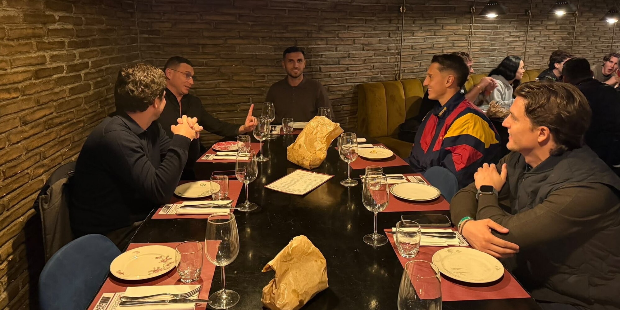 Gollini, dopo la super notte col Cagliari la pizza con gli amici. E c’è anche un ex Manchester...