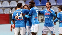 Zielinski, Lozano e Insigne: il Napoli torna grande alla Sardegna Arena