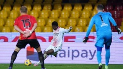 Il Milan vince anche in 10: Benevento ko 2-0, capolavoro Leao!