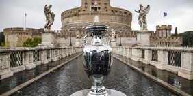 La coppa dell'Europeo a Roma per il Trophy Tour!