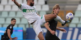 Defrel, che gol in acrobazia! Il Sassuolo vince a Parma