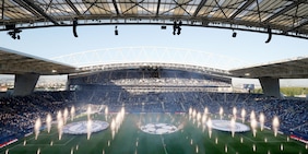 Champions, City-Chelsea si apre con lo show dei fuochi d'artificio