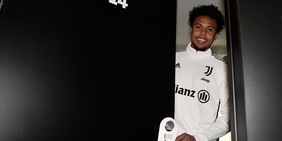 La Juve riapre le porte del J|Hotel: McKennie fa gli onori di casa