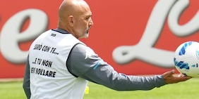 Spalletti e la pettorina speciale per il Napoli