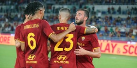 Festa all’Olimpico tra i tifosi: la Roma batte il Raja Casablanca 5-0