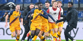 L'incredibile serata di Felix: doppietta al Genoa, la Roma vince