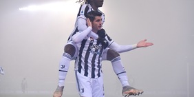 Prima Morata, poi Cuadrado: la Juve batte il Bologna e la nebbia