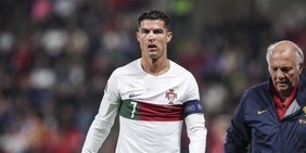 Cristiano Ronaldo sotto accusa, la madre del giovane tifoso: "Come può dormire la notte?"