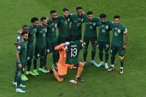 Il bel gesto dei giocatori dell'Arabia Saudita prima della partita con la Polonia