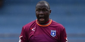 L'ex Torino Gomis risponde agli insulti razzisti: il messaggio sui social