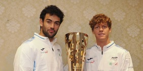Sinner, Berrettini e l'Italia di Coppa Davis a Bologna con un trofeo speciale