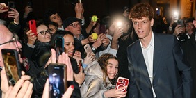Bagno di folla a Torino per Sinner: il blue carpet delle Atp Finals 2024 è un trionfo