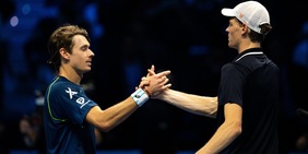 De Minaur, la battuta su Sinner e la Wada: "Anche se mi ha preso a calci in c..." De Minaur, la battuta su Sinner e la Wada: "Anche se mi ha preso a calci in c..."