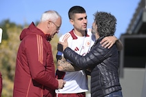 Roma, che sorpresa a Trigoria: Tommasi segue l'allenamento a bordo campo