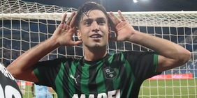 Serie B, vola il Sassuolo: vittoria in rimonta sul Cosenza. Colpo Bari, pari Frosinone