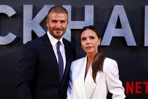 Beckham risponde al figlio, Victoria è distrutta. E rispunta pure l'ex amante di David