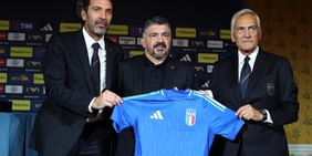 Italia, Gattuso si presenta: il nuovo ct in posa con Buffon e Gravina