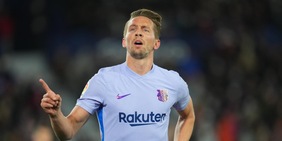 Il Porto annuncia a sorpresa l'ex Barcellona de Jong