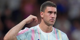 Vlahovic alternativa a Hojlund per il Milan: tutte le carte in mano a Tare