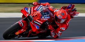 MotoGp, Gran Premio d'Ungheria, Marc Marquez in pole davanti a Bezzecchi. Delude Bagnaia