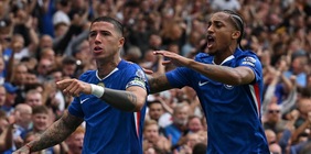 Premier League, il Chelsea batte il Fulham e vola in testa: United ok nel recupero