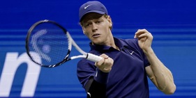 Sinner in difficoltà, le frasi del team per farlo reagire: "Devi essere un giocatore di poker..."