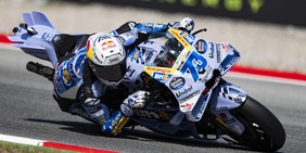 MotoGp, disastroso Bagnaia: ancora eliminato in Q1, partirà 21° in Catalogna. Pole per Alex Marquez