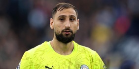 Il Manchester City travolge lo United nel derby: esordio da sogno per Donnarumma. Salah piega il Burnley all'ultimo secondo