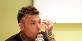 Fedez insiste dopo la bufera su Sinner e Hitler: "Non mi interessa, non è un attacco". Poi la frecciata sulle tasse