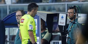 Juve, tifosi inferociti sui social dopo il pari con il Verona: l’arbitro scambia Joao Mario con Kalulu