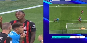 Estupinan ferma Di Lorenzo in area: rigore e espulsione, la fotosequenza