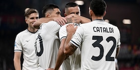 La Lazio travolge il Genoa. Il Torino perde a Parma