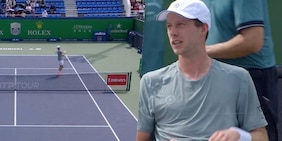 Follia Van De Zandschulp: scaglia la racchetta con violenza e sfiora gli spettatori in tribuna!