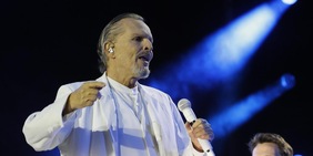 Bufera Miguel Bosé, gli Usa gli vietano l'ingresso a New York: cosa è successo con il suo visto