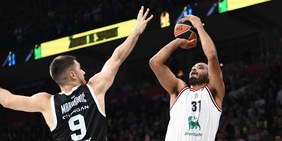 Eurolega: Milano sfiora il bis a Belgrado ma cede al Partizan, infortunio per Shields