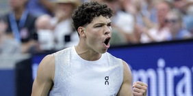 Shelton, rientro da incubo a Shanghai sotto lo sguardo di Sinner