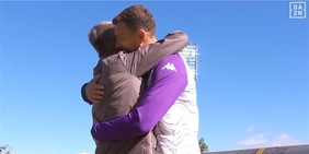 Massara e Dzeko si incontrano di nuovo prima di Fiorentina-Roma, il bellissimo abbraccio a bordo campo