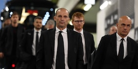 Allegri torna allo Stadium: cori, ovazioni e striscioni, l'omaggio da brividi dei tifosi della Juve