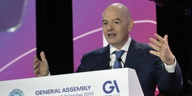 Rivoluzione Infantino, vuole cancellare i Mondiali d’estate: il motivo