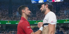 Vacherot e il gesto da campione verso Djokovic dopo averlo battuto a Shanghai: la frase a rete è emozionante
