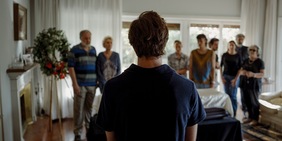 Squali: Lorenzo Zurzolo e James Franco nelle foto del film al cinema dal 16 ottobre