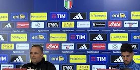 Israele, Solomon con gli occhi lucidi in conferenza: la frase sugli ostaggi. Intanto spuntano i cecchini