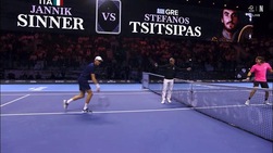 Six Kings Slam, Sinner demolisce Tsitsipas: 6-2, 6-3 per l'azzurro