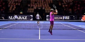 Six Kings Slam, Carlos Alcaraz omaggia Cristiano Ronaldo: il gesto prima della semifinale