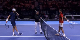 Sinner, tutto troppo facile: travolge Djokovic e vola in finale al Six Kings Slam contro Alcaraz