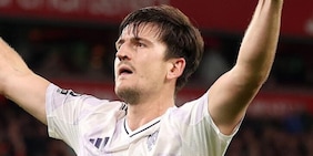 Il Liverpool cade ancora, vince lo United con Maguire nel finale. Frena anche il Tottenham
