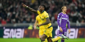 Leao fa volare il Milan: Allegri in testa alla classifica, la Fiorentina sprofonda. Rivivi la diretta