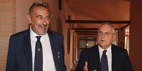 Sarri e l’incontro con Lotito e Fabiani: vertice su mercato e caso infortuni