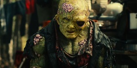 The Toxic Avenger: il trailer del film con Peter Dinklage, Kevin Bacon ed Elijah Wood - dal 30 ottobre al cinema